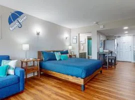 Sea Breeze #131 Efficiency Condo in Town, Near Beach, Shared Pool & Hot Tub