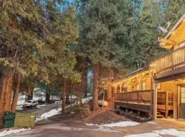 Corlieu Falls Cabin in Sugar Pine 8 miles from Yosemite with Gazebo, Hot tub a shack and Bar top