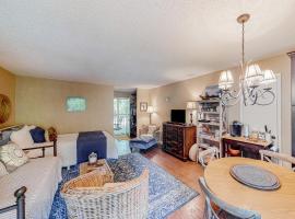 Apple Valley Treetop Villa，位于卢尔湖的酒店