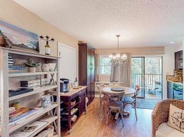 Apple Valley Treetop Villa，位于卢尔湖的酒店