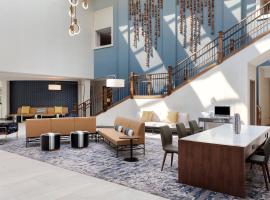 Delta Hotels by Marriott Woodbridge，位于艾斯林的带停车场的酒店