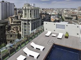 阿方索酒店，位于萨拉戈萨的带泳池的酒店