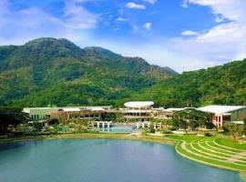 Pico De Loro Hamilo Coast beach and Country Club - Myna B One Bedroom，位于Cutad的酒店