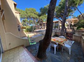 Studio Cabine 4 Pers, Terrasse, Parking Privé, Proche Plage et Commerces, La Franqui - FR-1-81-585，位于拉芳基海滩的酒店