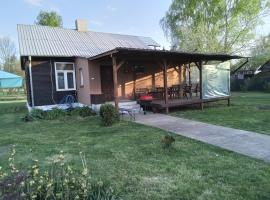 domek u Kazi，位于Sadowne的酒店