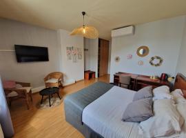 Hotel Restaurant La Traverse，位于Cénac-et-Saint-Julien的酒店