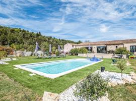 Awesome Home In Saignon With Outdoor Swimming Pool，位于赛尼翁的酒店