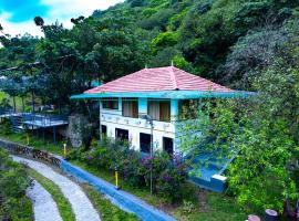 Shisiram-Italian Luxury cottage Tabor Hills Resort，位于瓦加蒙的酒店
