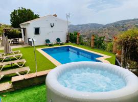 Villa en Frigiliana con Piscina y Jacuzzi，位于弗里希利亚纳的度假屋