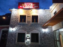 Kulla e Vjeter (Bar Restaurant, Guesthouse, Parking and Camping)，位于Koman的酒店