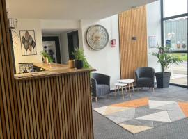 HOTEL DE LA PAIX Lyon Sud Givors，位于日沃尔的酒店