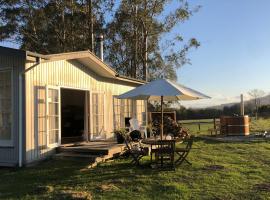 Fiery Peak Eco-Cottage，位于杰拉尔丁的酒店