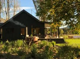 Fiery Peak Eco-Retreat with Stargazing & Hot tub