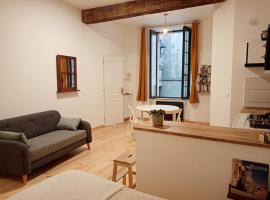 studio-ville médievale-charmant，位于克雷斯的酒店