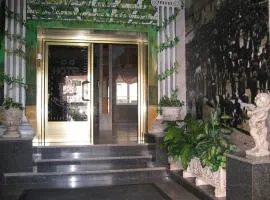 弗雷胡安吉尔酒店