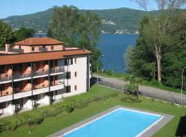La casa sul lago，位于 Monvalle 的酒店