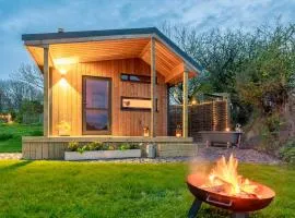 Luxury Glamping Cabin with Outdoor Bath on Cornish Flower Farm