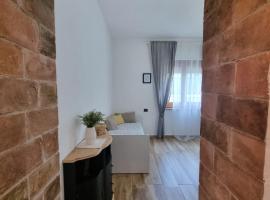 DA LAURA，位于Bottidda的酒店