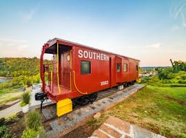 Train Caboose & River Views Near Downtown，位于林奇堡的乡村别墅