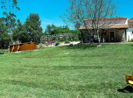 Casal das Fontainhas- Country Farmhouse with Pool，位于阿尔科巴萨的酒店