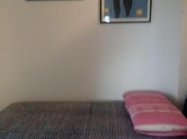 Stanza in appartamento，位于拉蒂纳的酒店