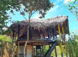 纳克潘小屋露营度假村，位于爱妮岛的豪华帐篷