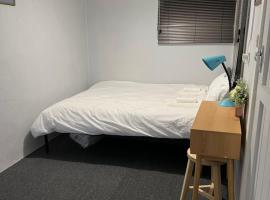 A lovely studio in Kings Meadows，位于Kings Meadows的酒店