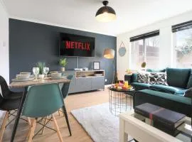 Central MK House with Free Parking, Fast Wifi, and Smart TV with Xbox, Sky TV Packages and Netflix by Yoko Property