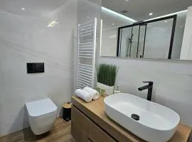 Modern Garden View Apt in Voula, Athens - Luxe