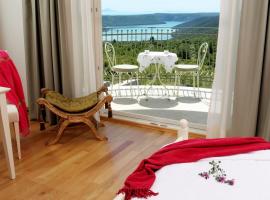 VILLA STEFANIJA small Boutique hotel&restaurant，位于巴尔班的酒店