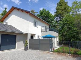 Villa Côté Charance Pelleautier，位于Pelleautier的酒店