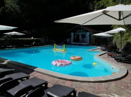 Agriturismo Villa Paradiso - appartamenti con piscina，位于福利亚的酒店