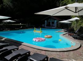 Agriturismo Villa Paradiso - appartamenti con piscina，位于福利亚的公寓
