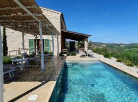 Lemonvilla - Rustico in Panoramalage，位于Castignano的酒店