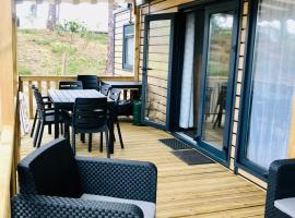 A l ombre des pins 40 Mobil home 211，位于波讷地区圣朱利安的酒店