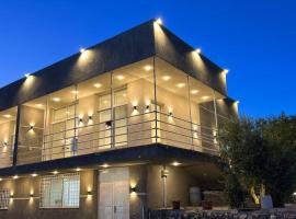 Chalets in the middle of Ajloun forests شاليه و مزرعة في وسط غابات عجلون，位于阿杰隆Ajloun Castle附近的酒店