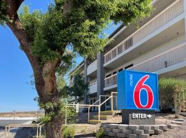 Motel 6 Barstow, CA I15 and Lenwood Road，位于巴斯托的酒店