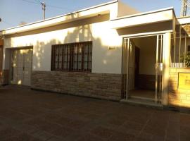 Amplia casa para 6 huéspedes en Mendoza，位于戈多伊克鲁斯的别墅