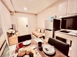 1bedroom condo near BTS Onnut station，位于帕卡农区的酒店