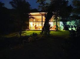 Casa de Vidro cercada por Araucárias，位于帕图布兰库的酒店