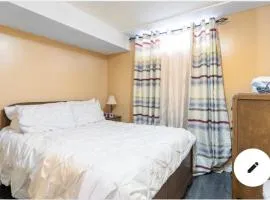Serenity & memorable Cozy Lower Level Apartment Room in TownHouse Private Entrance