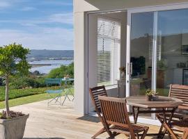 Knysna Private Estate Lagoon Apartment - Garden Apartment - Secure Estate，位于克尼斯纳的家庭/亲子酒店