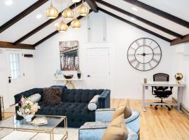 Cowry Acres - 11 Acre Enchanted Retreat, Hot Tub，位于纽霍普的酒店