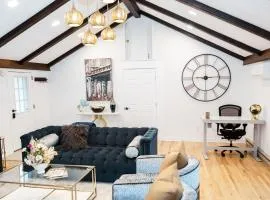 Cowry Acres - 11 Acre Enchanted Retreat, Hot Tub