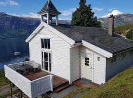Spacious house by the Hardangerfjord，位于Hesthamar的酒店