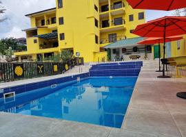 Cactus Creek Hotel，位于Aburi的酒店