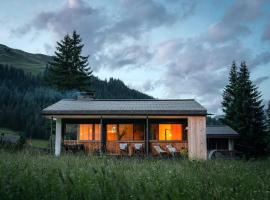 Chalet Horn Trailside Retreat，位于Davos Wolfgang的酒店