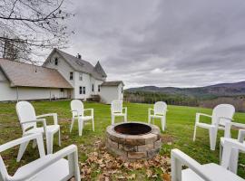17-Acre Vermont Escape w/ Panoramic Mountain Views，位于Cavendish的酒店