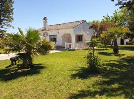 Casa Francesca, 90 m2, jardin de 1500m2，位于Hozanejos的酒店