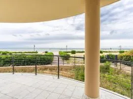 Beachfront Luxurious Newly Built 2-Bed Flat with Stunning Sea Views & Terrace